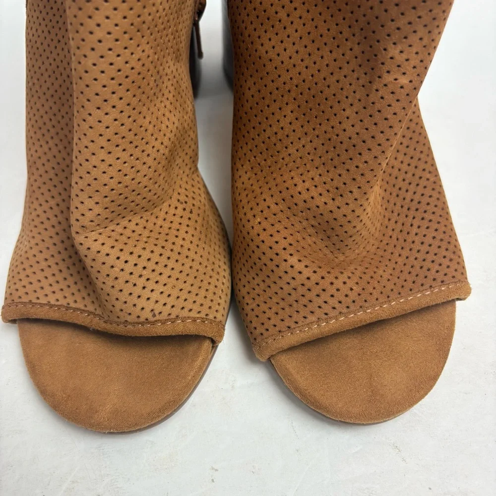 Steve Madden Cody Brown Tan Perforated Peep Toe Booties Heeled Women’s Size 8